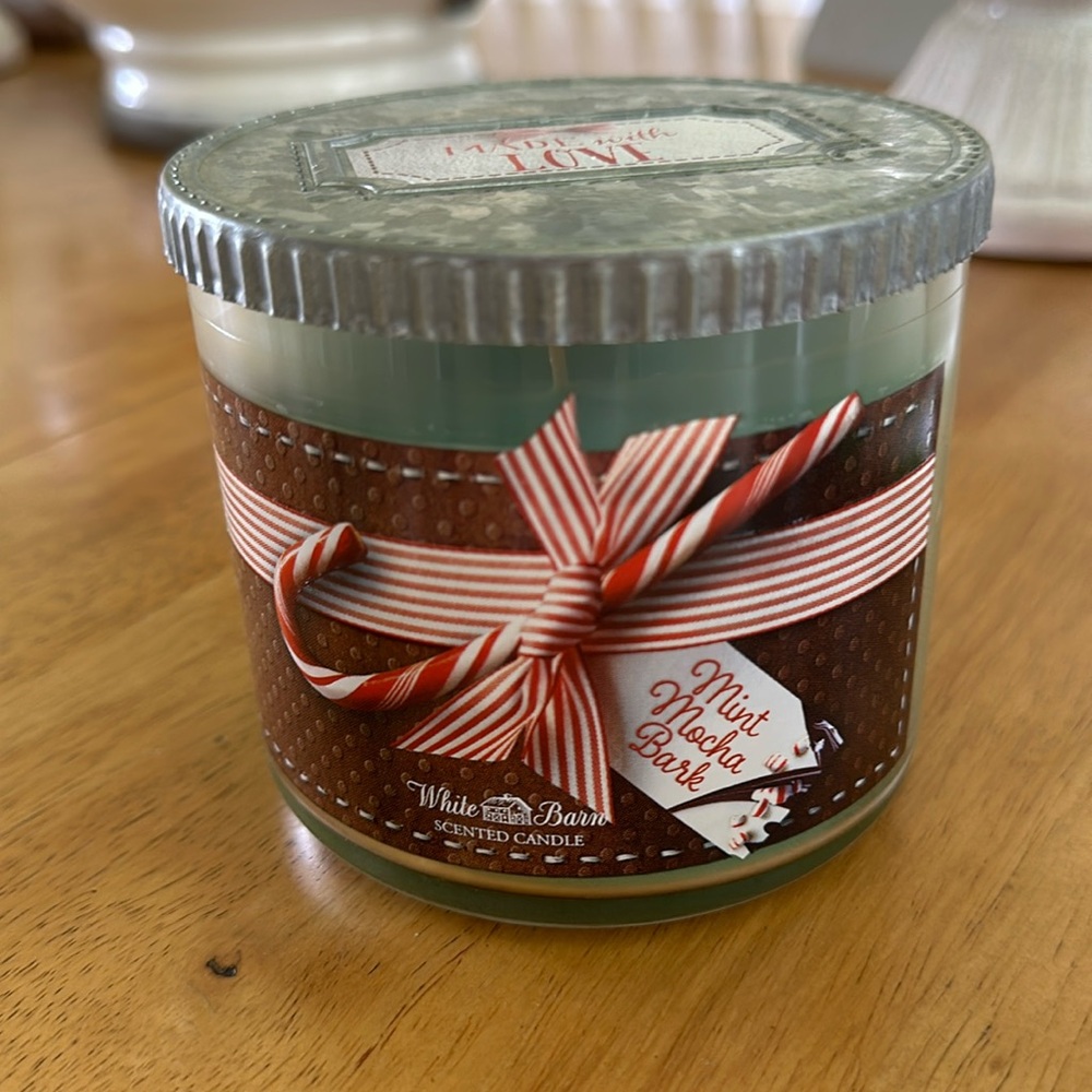 Bath & Bodyworks Mint Mocha Bark 3 wick candle